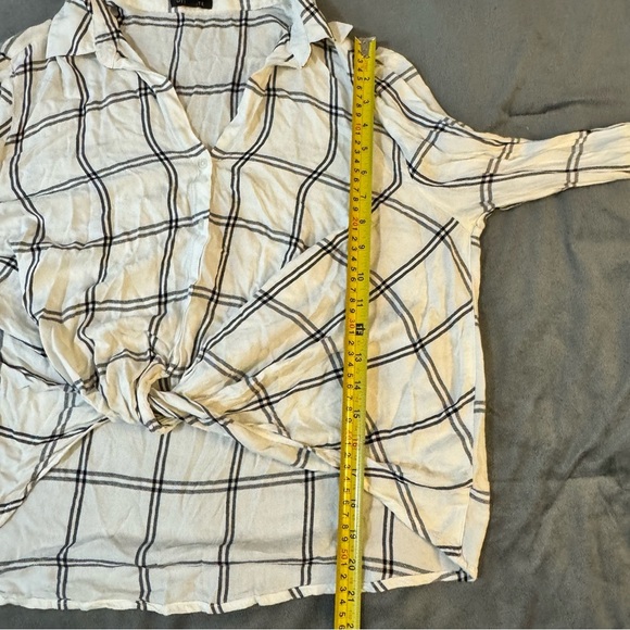 Dynamite White and Black Long Sleeve Tie Front Button Down Shirt
#1108 - Picture 3 of 6